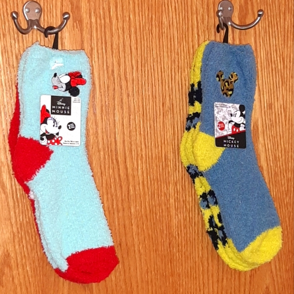 2 PK of Mickey & Minnie Mouse Fuzzy Socks NWT - Picture 2 of 16